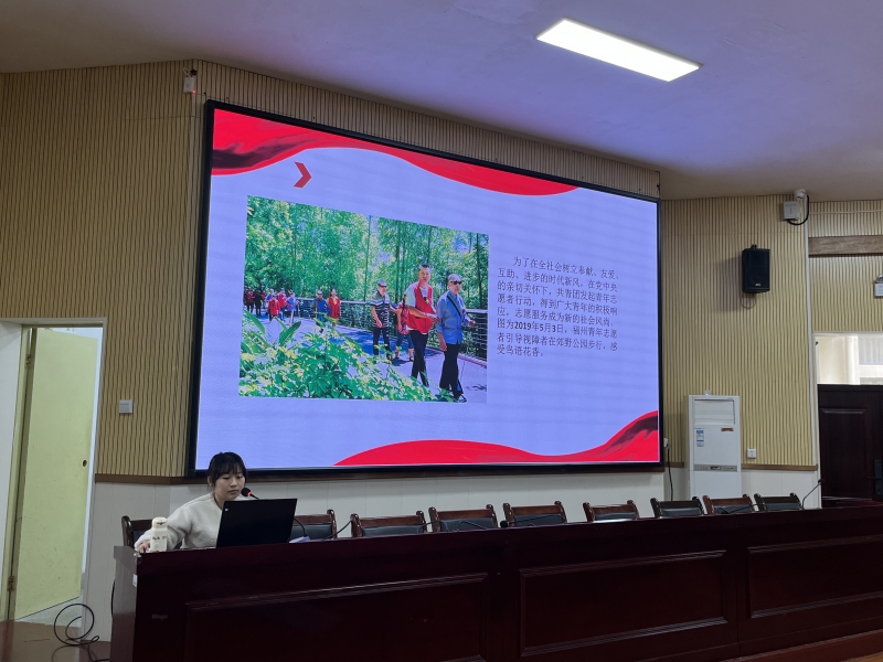 李漪莹老师.jpg